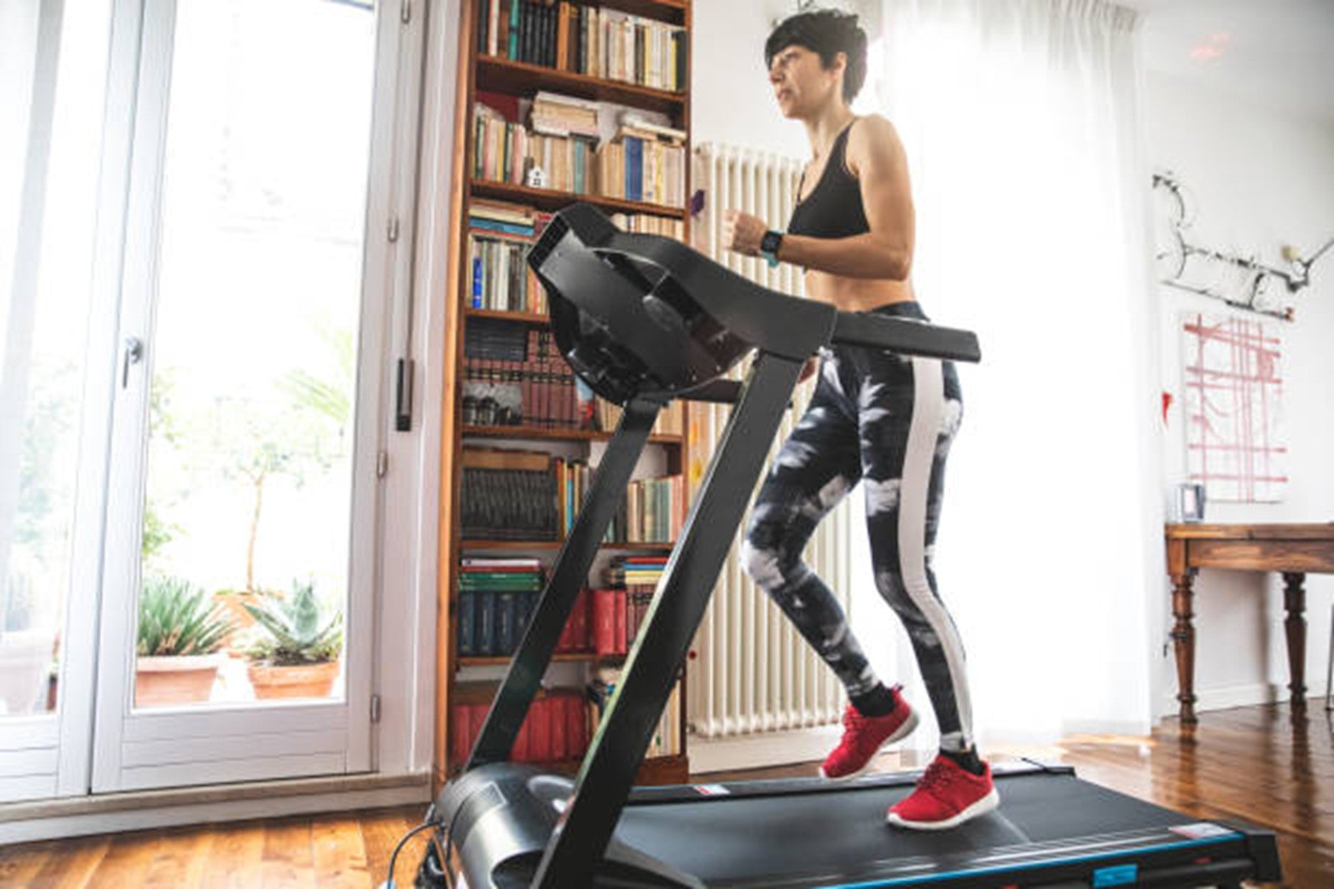 How to Choose an Incline Treadmill for Walking and Running at Home