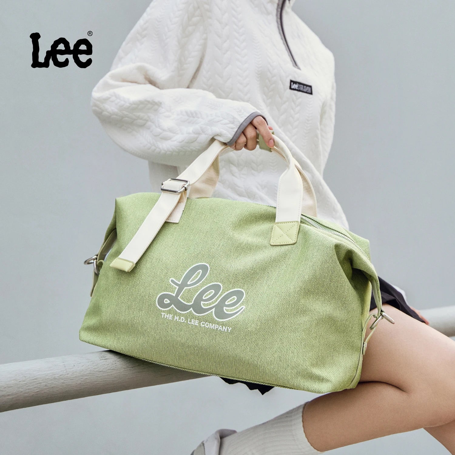 LEE Waterproof Ladies Weekend Travel Bag Women Medium Size Overnight Luggage Duffel Bag High Quality Gym Fitness Handbag School